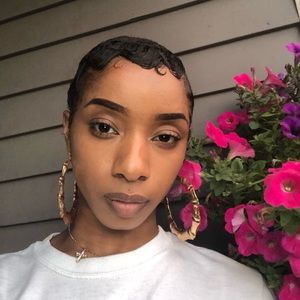 Meet your Posher, Claudi